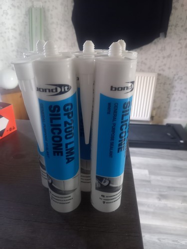 Joblot white silicone sealant